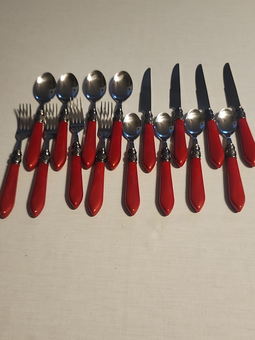The Pioneer Woman Red Cowboy Lace Stainless China Flatware Set Of 16